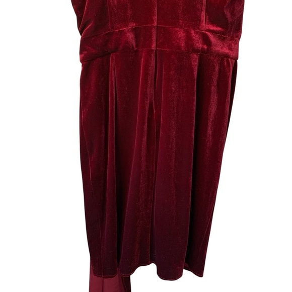 Belle Badgley Mischka Burgundy Halter Sheath asymmetrical Cocktail Dress. Size 6 - Picture 11 of 16